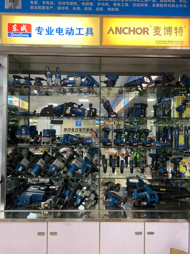 常寧未來萬家五金機電試營業(yè)了,位置于交通路20號,離老店15